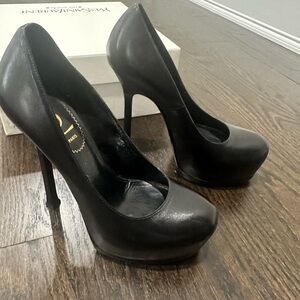Yves Saint Laurent Tribtoo Napa Pump
